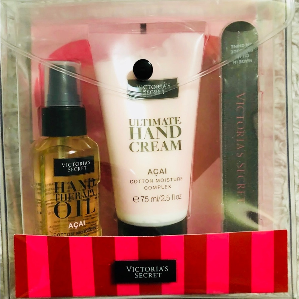 NWT Victoria’s Secret Kit